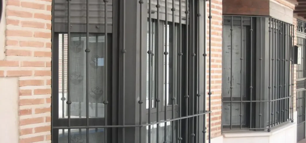 Cuales son las rejas de seguridad mas efectivas para proteger una casa en Barcelona 1024x480 - ¿Cuáles son las rejas de seguridad más efectivas para proteger una casa en Barcelona?