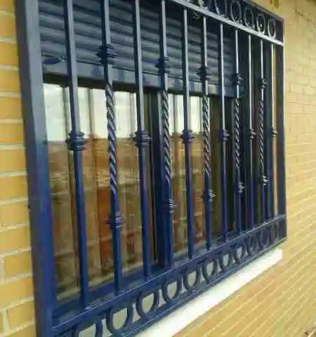 rejas hierro lacadas 450x480 - Rejas de ballesta gelida para ventanas y puertas