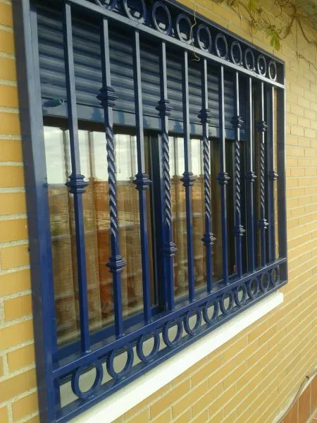 rejas hierro lacadas - Rejas de seguridad para puertas