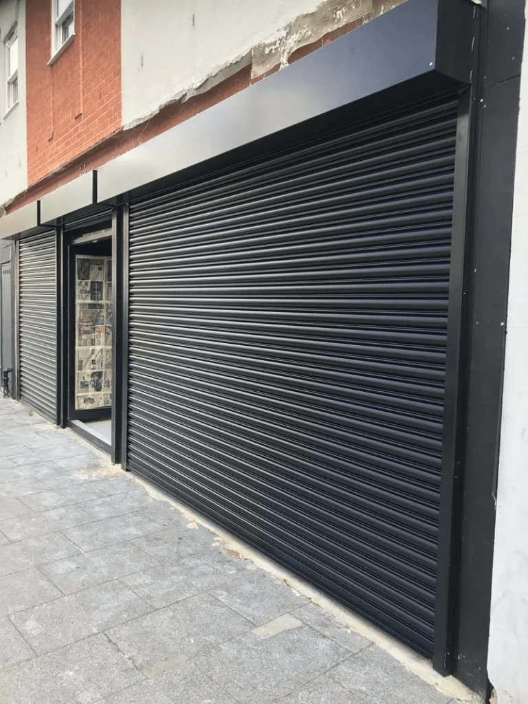 cierres metalicos enrollables 3 2022 copia - Reparar Persianas de Local en Barcelona